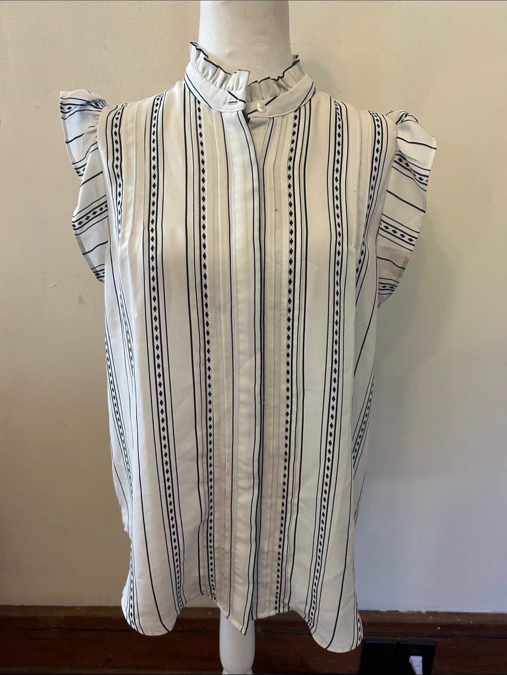 Ann Taylor Striped Ruffle Neck Cap-Sleeve white black blouse Size M EUC - Picture 2 of 6